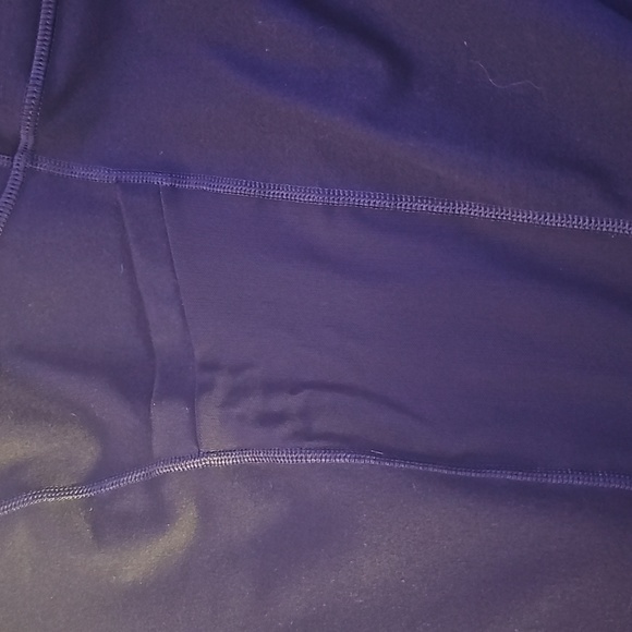 NWOT Fabletics Powerhold 6" bike short - Picture 2 of 4